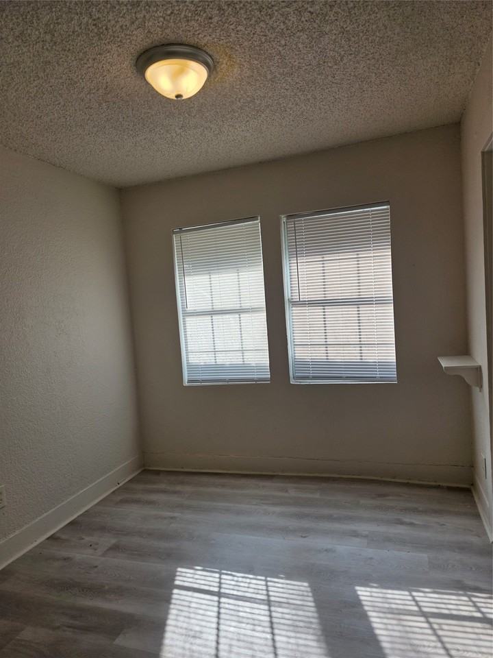 531 W Spurgeon St - Photo 5 of 13