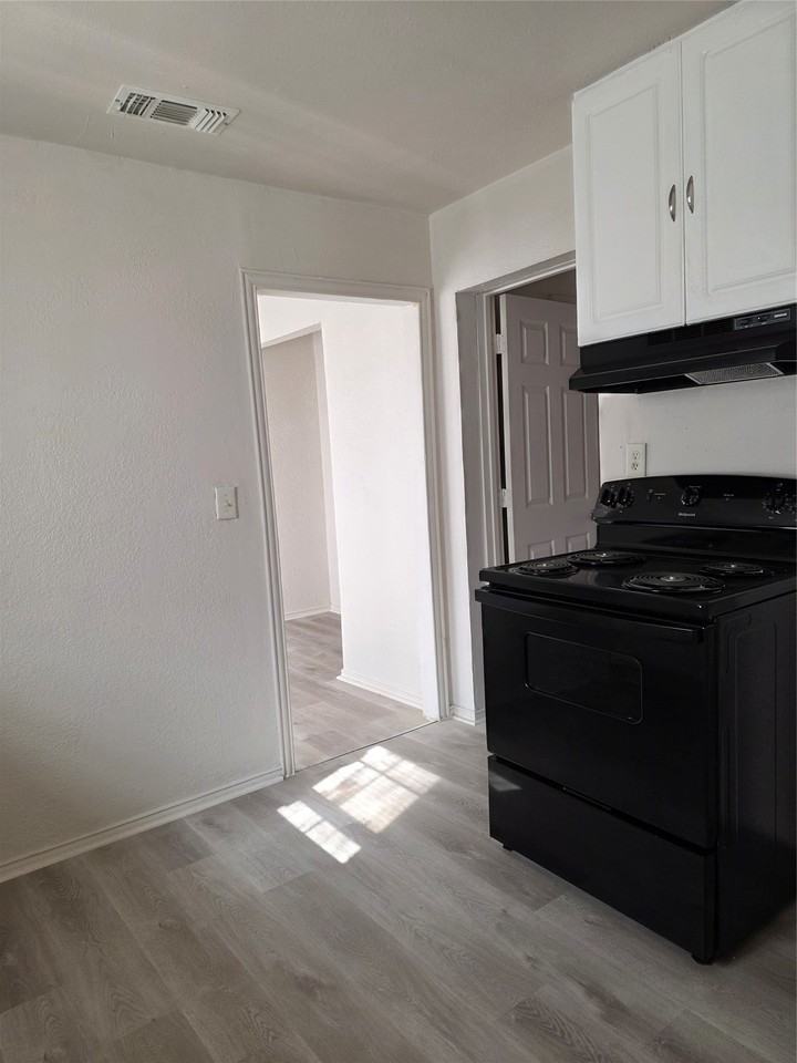 531 W Spurgeon St - Photo 6 of 13