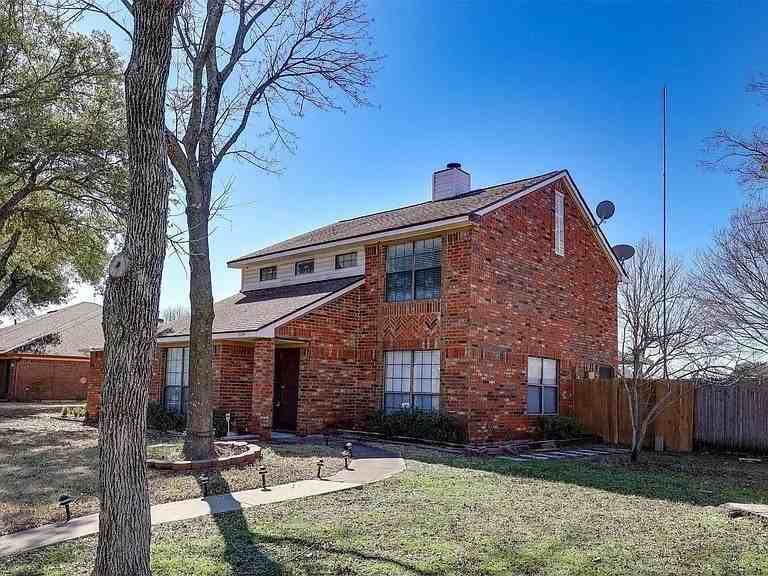 2209 Prairie Creek Trl - Photo 2 of 24