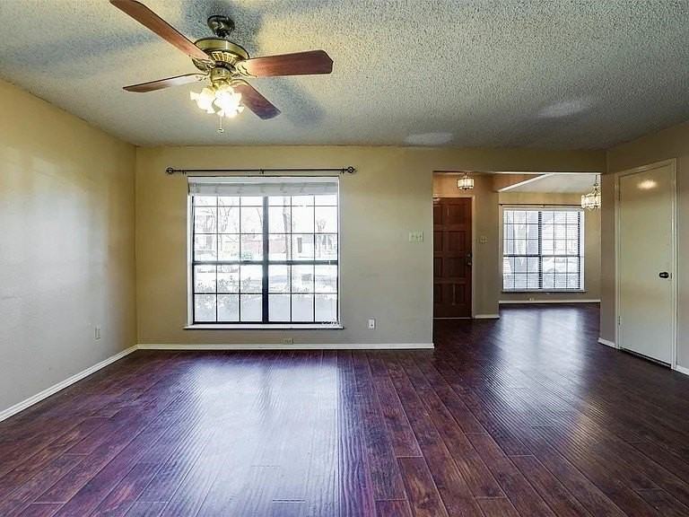 2209 Prairie Creek Trl - Photo 4 of 24
