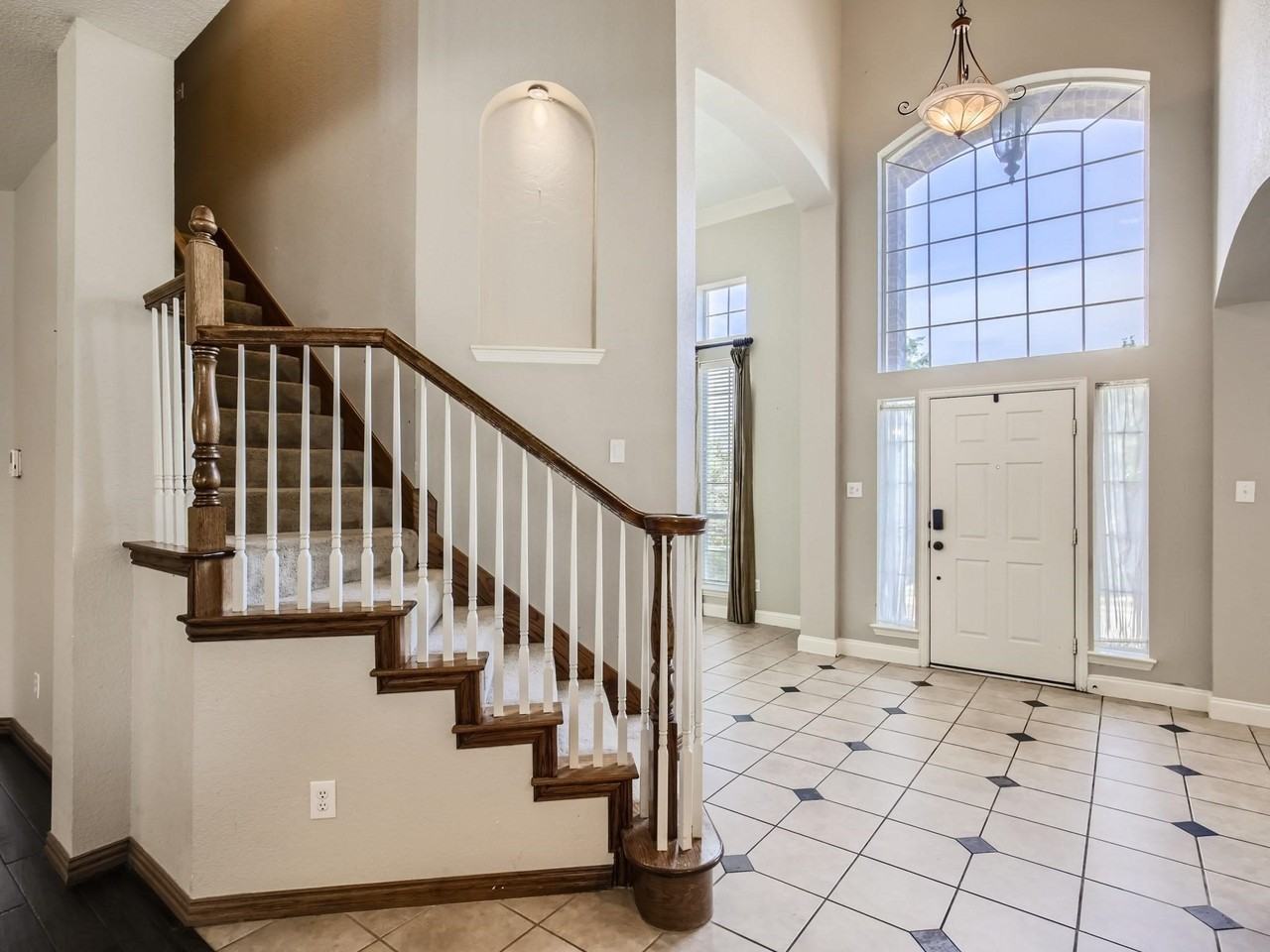 2085 Club Lake Cir - Photo 2 of 28