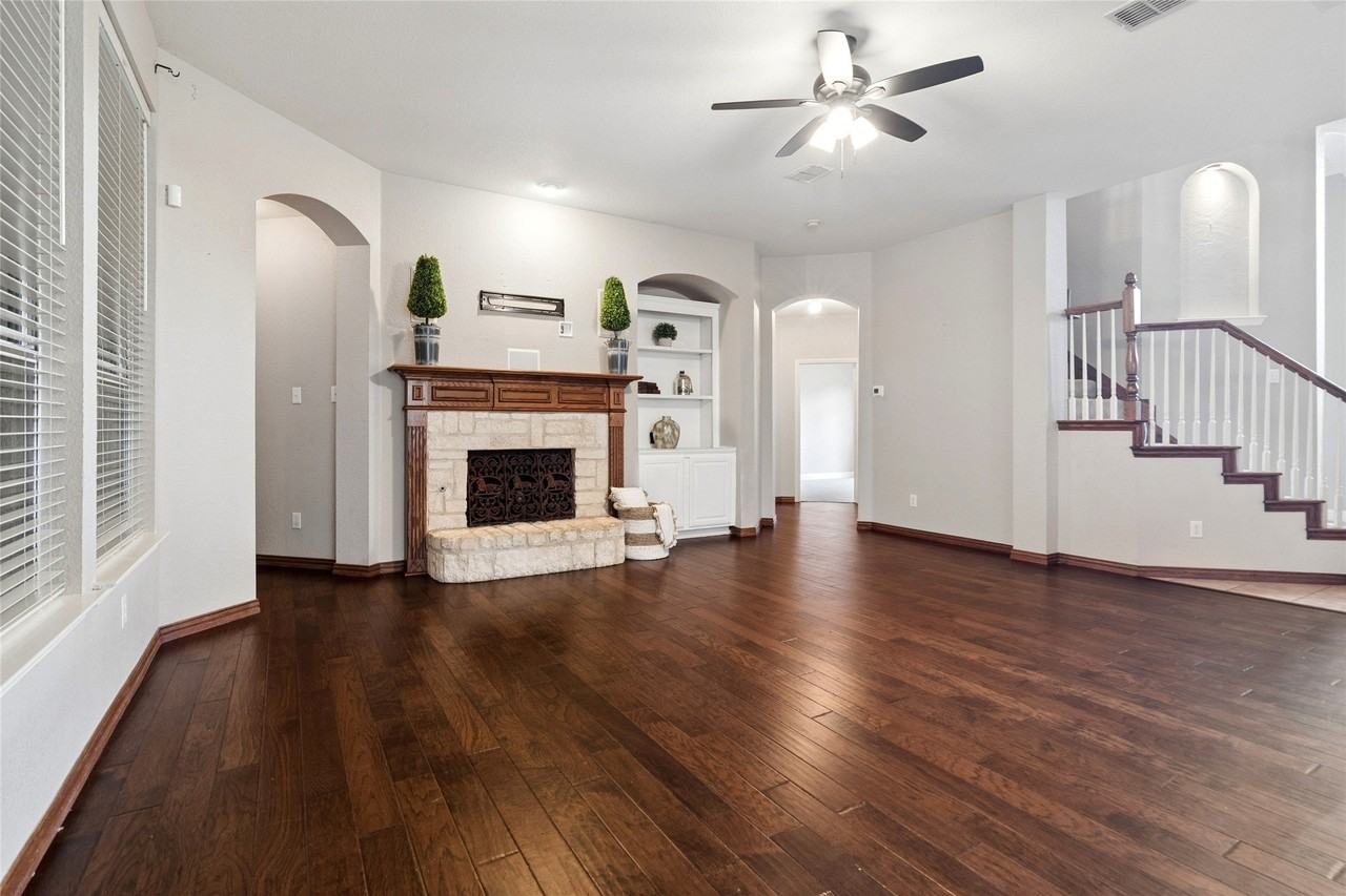 2085 Club Lake Cir - Photo 3 of 28