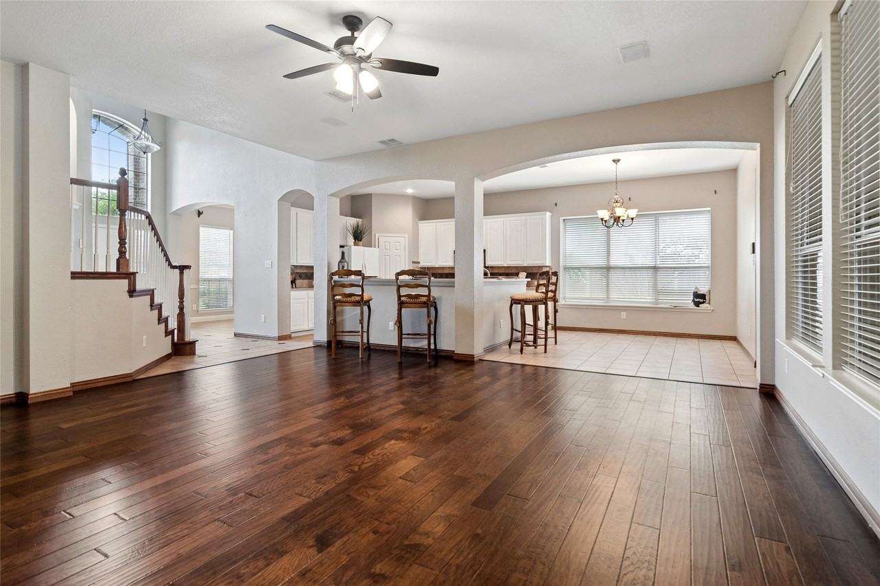 2085 Club Lake Cir - Photo 4 of 28