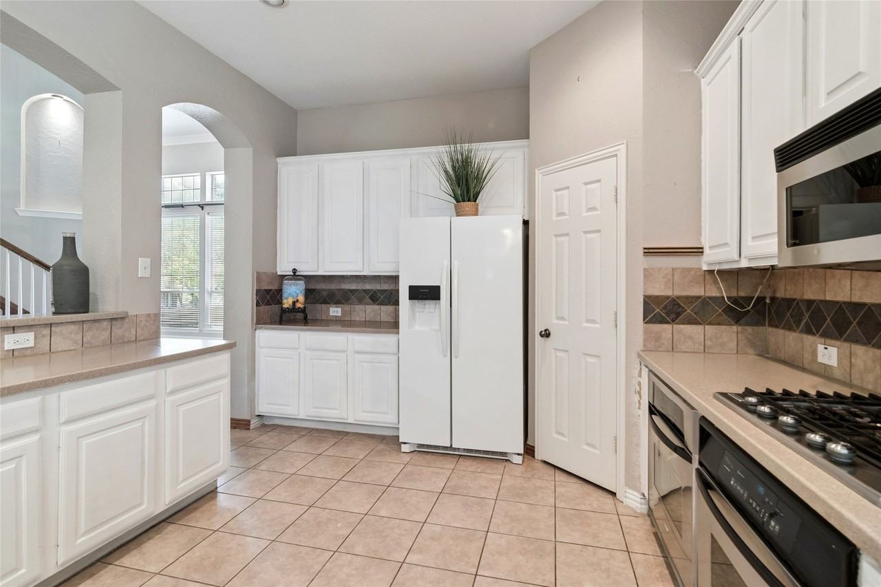2085 Club Lake Cir - Photo 7 of 28