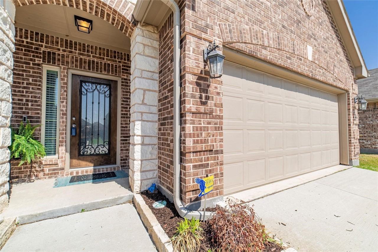1024 Bird Creek Dr - Photo 2 of 28