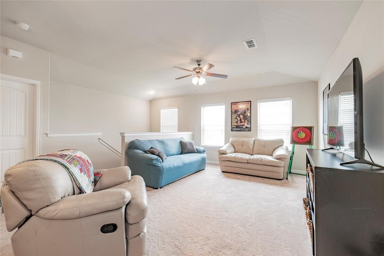 1024 Bird Creek Dr - Photo 3 of 28