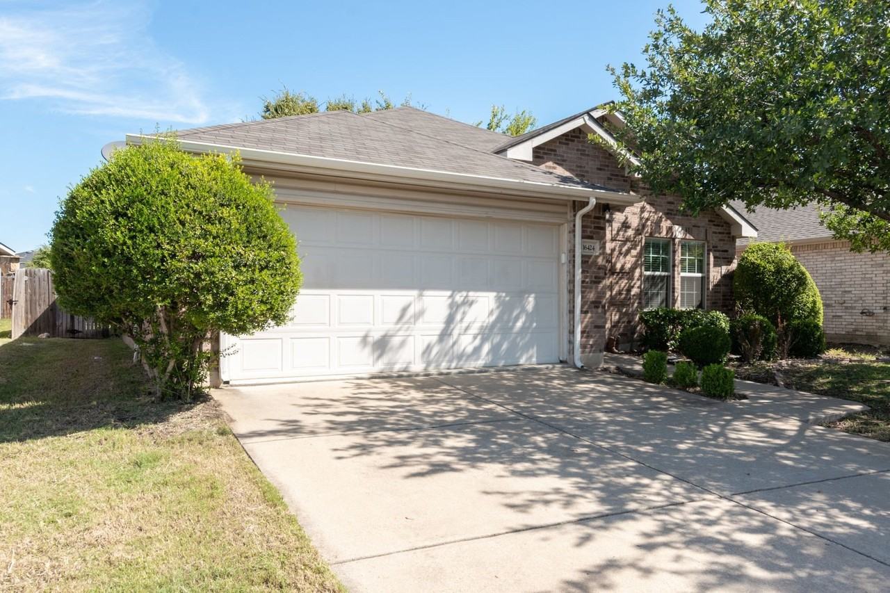 16424 Cowboy Trl - Photo 2 of 30