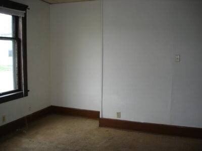 553 Hester Ave - Photo 4 of 5