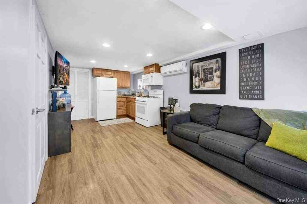 3200 Philip Ave #B - Photo 3 of 6