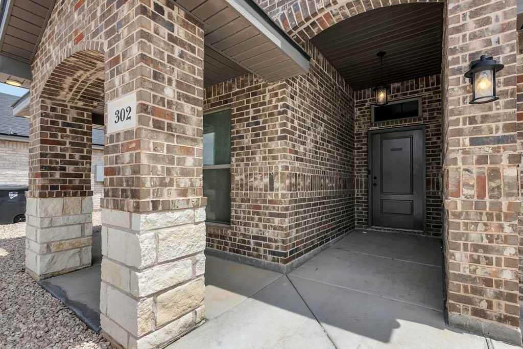 302 Farmstead Ln - Photo 4 of 29