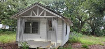 featured image of 718 Bremen Ave