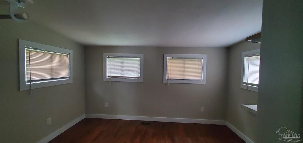718 Bremen Ave - Photo 4 of 4