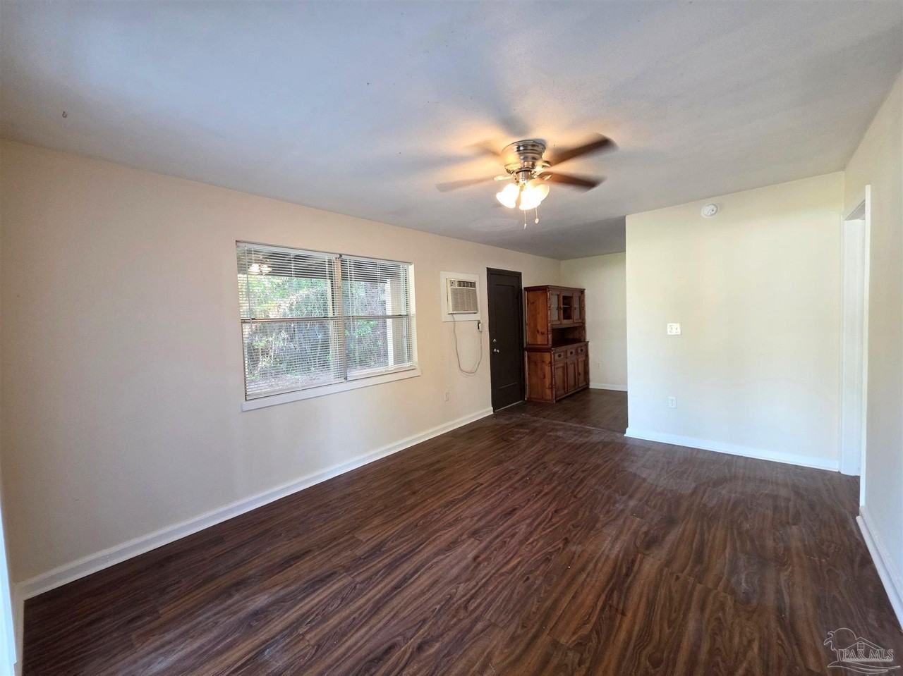 112 Warwick Ave - Photo 3 of 38