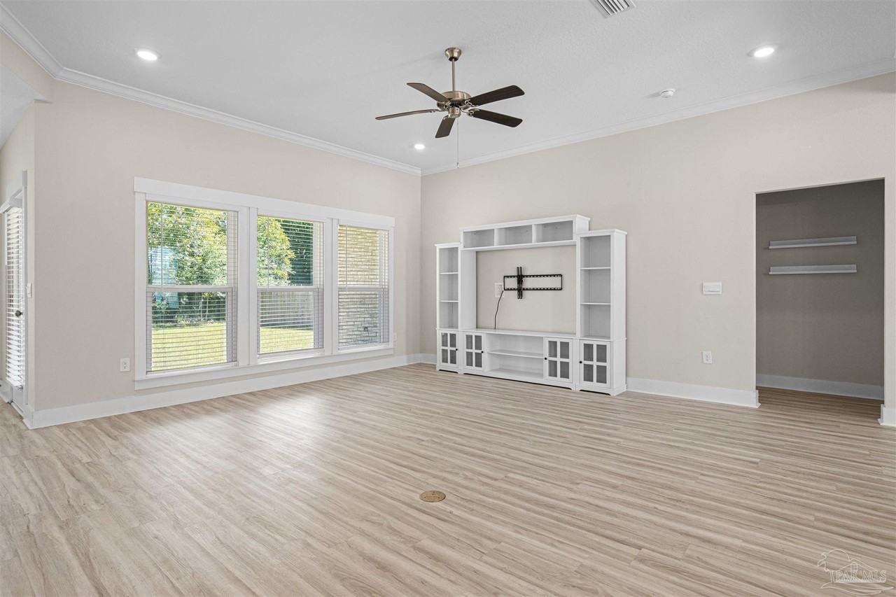 6499 Ledgestone Ct - Photo 4 of 50