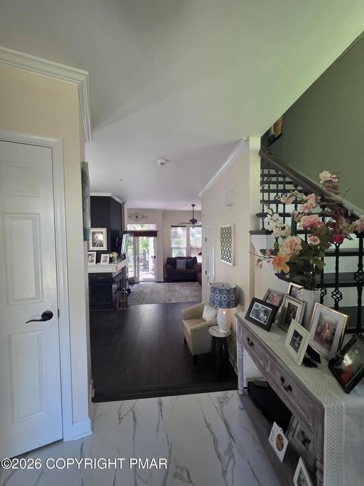 110 Huntington Dr - Photo 2 of 39