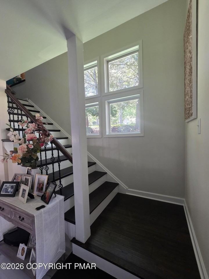 110 Huntington Dr - Photo 3 of 39