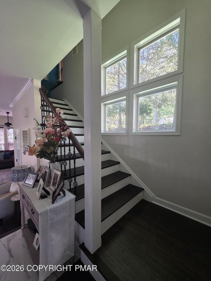 110 Huntington Dr - Photo 4 of 39