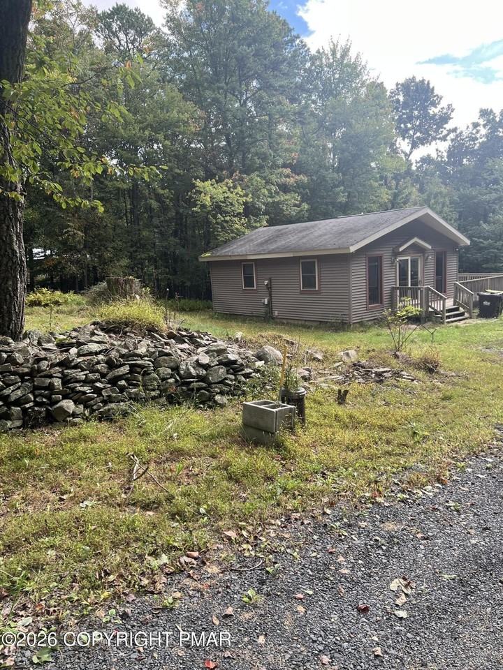 216 Colonial Ct - Photo 3 of 21