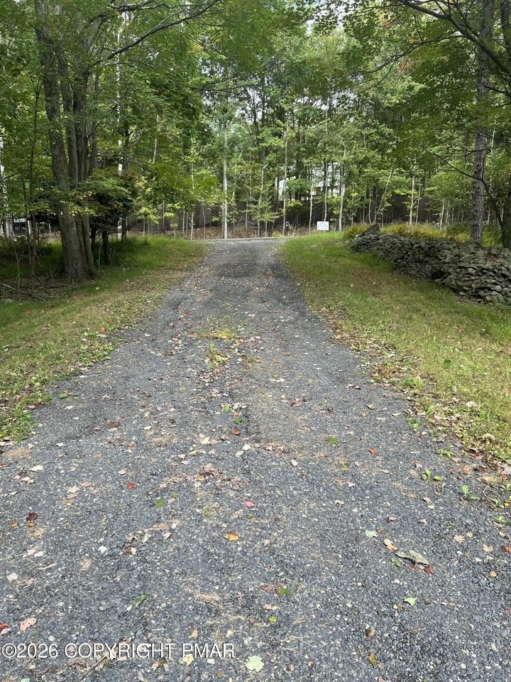 216 Colonial Ct - Photo 6 of 21