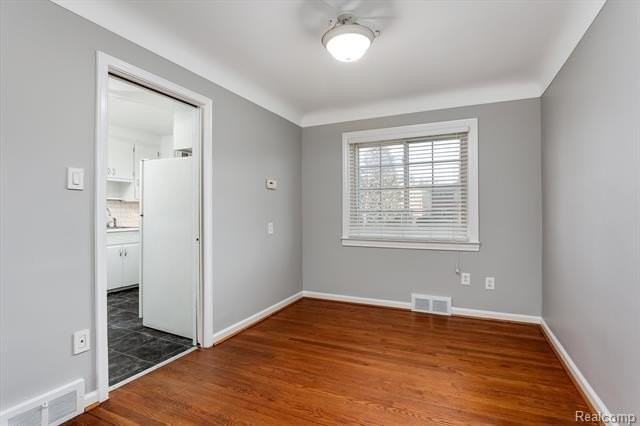 2626 Glenview Ave - Photo 5 of 18