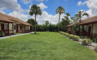 featured image of 1305 Rosewood Villa Ln #4