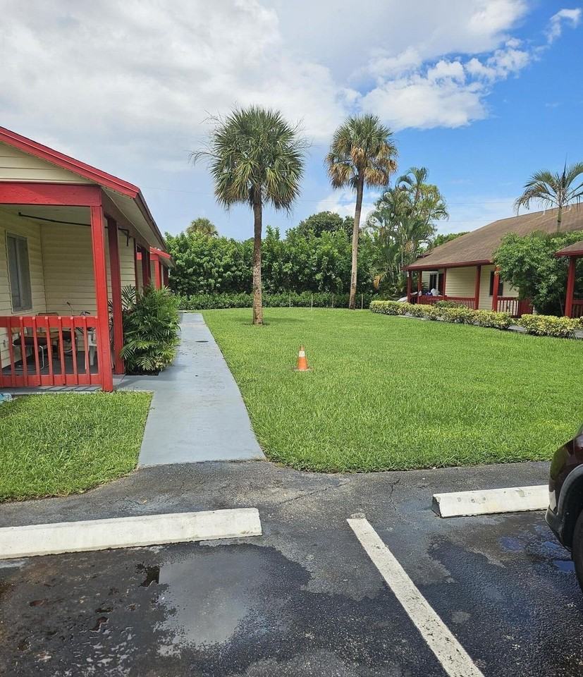 1305 Rosewood Villa Ln #4 - Photo 3 of 11