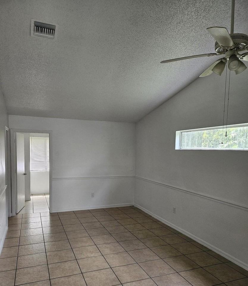 1305 Rosewood Villa Ln #4 - Photo 5 of 11