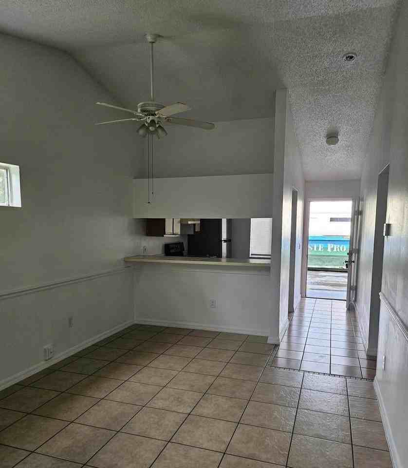 1305 Rosewood Villa Ln #4 - Photo 6 of 11