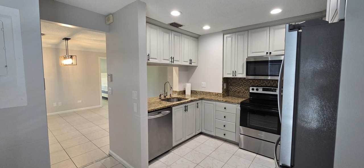 9611 Nw 4th St #2C - Photo 5 of 17