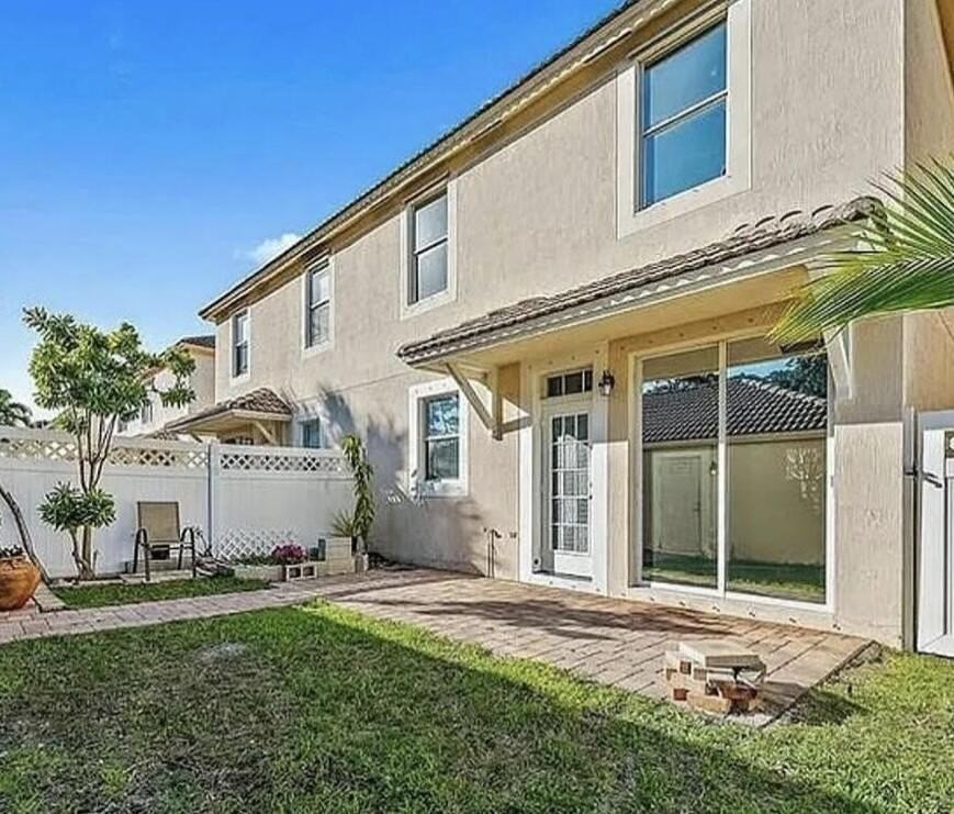 8052 Murano Cir - Photo 2 of 9