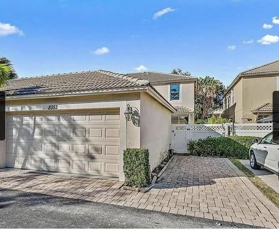 8052 Murano Cir - Photo 3 of 9