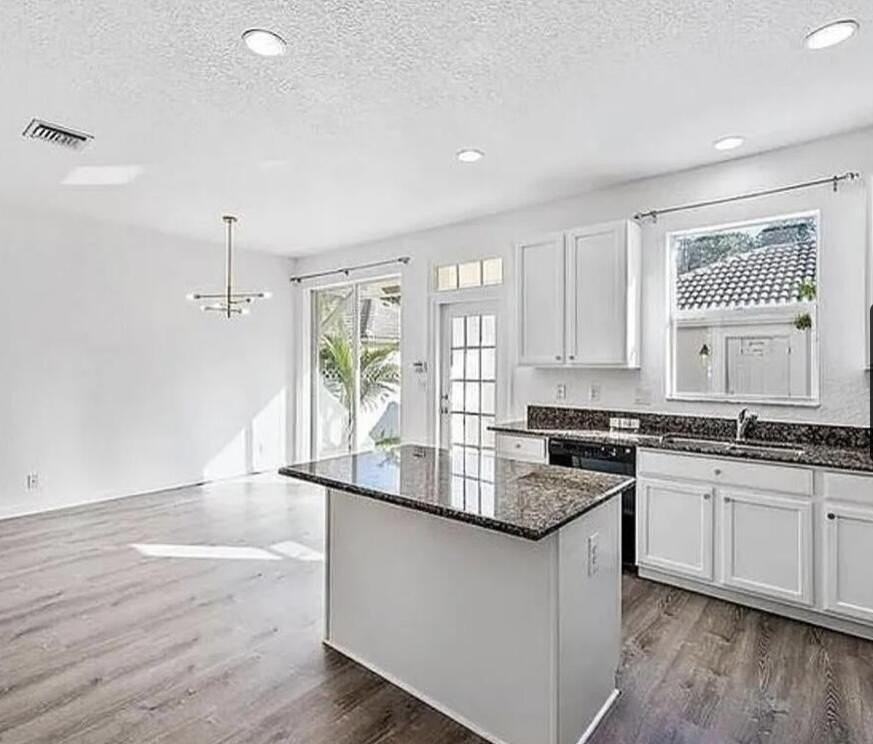 8052 Murano Cir - Photo 4 of 9