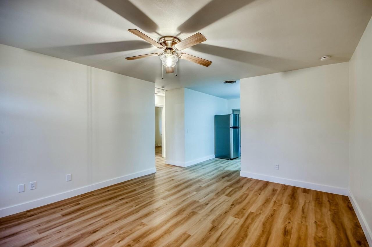 2319 Ne Rustic Way - Photo 4 of 13