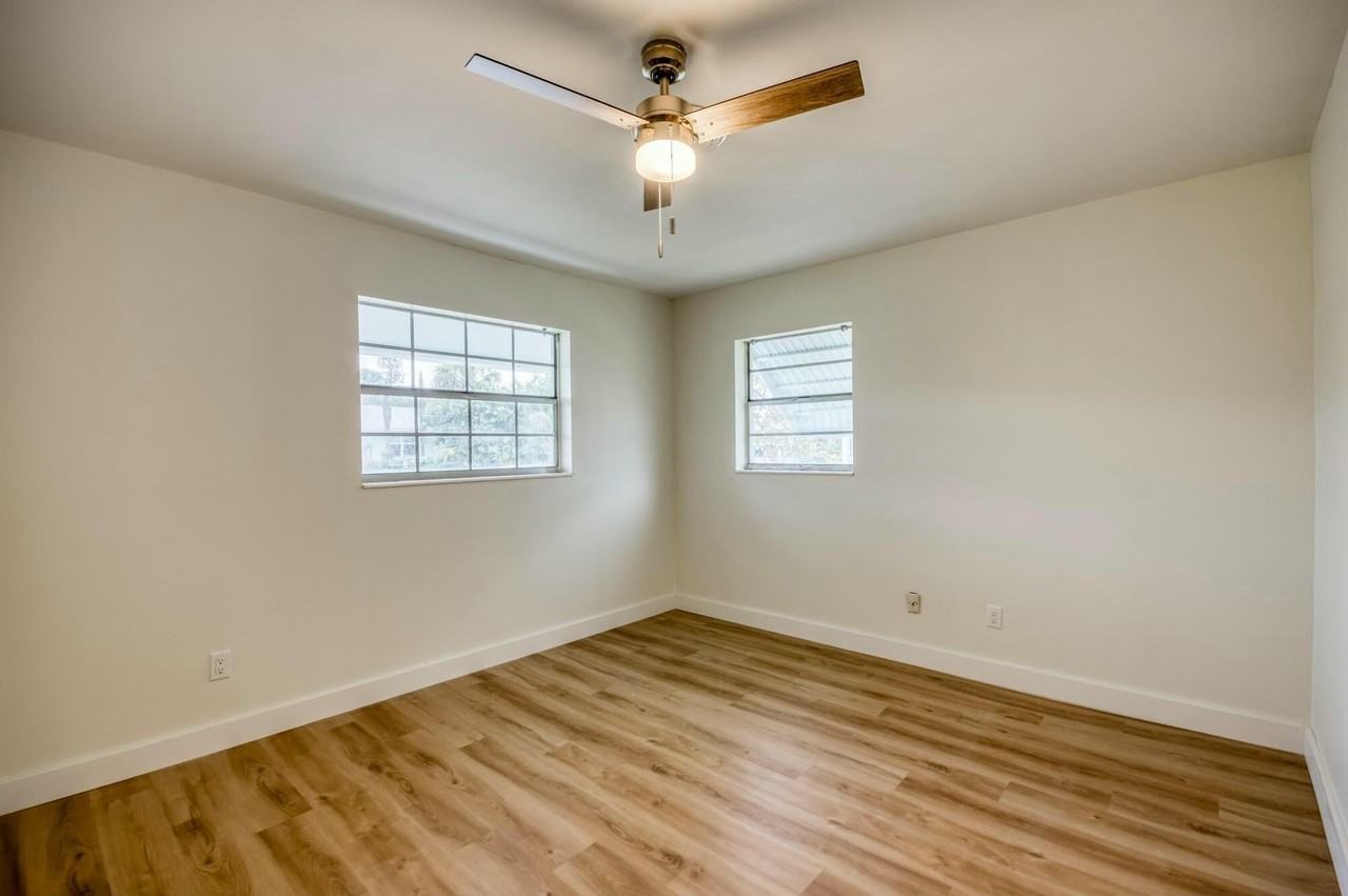 2319 Ne Rustic Way - Photo 6 of 13