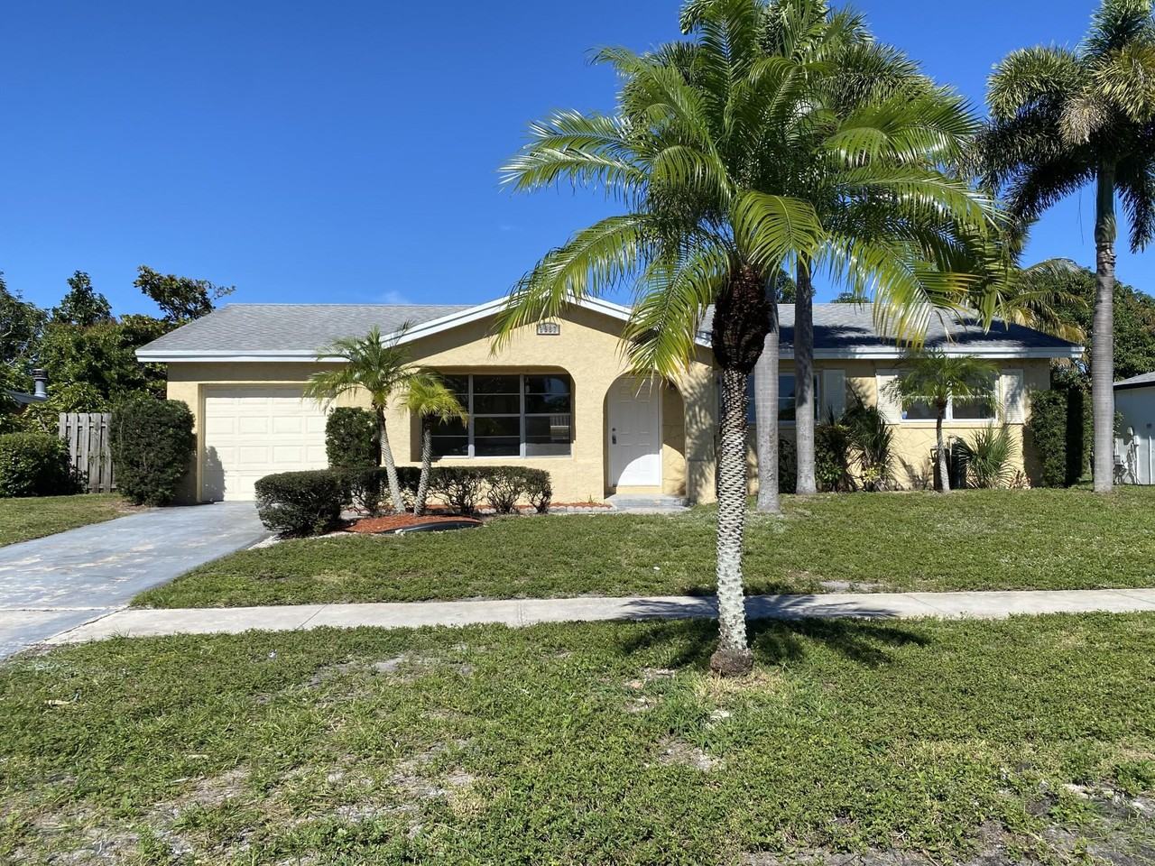 2987 Dolphin Dr - Photo 2 of 10