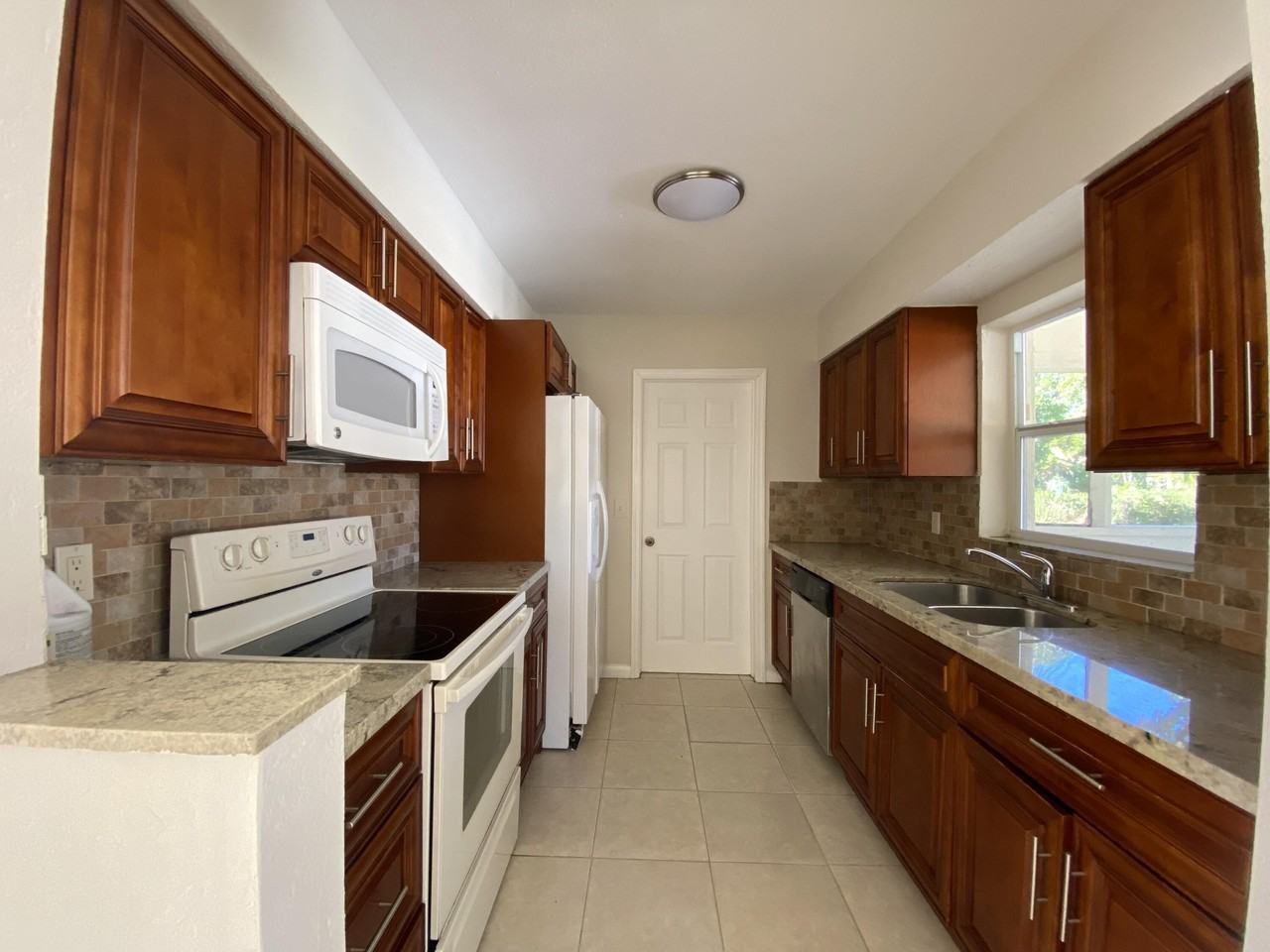 2987 Dolphin Dr - Photo 5 of 10