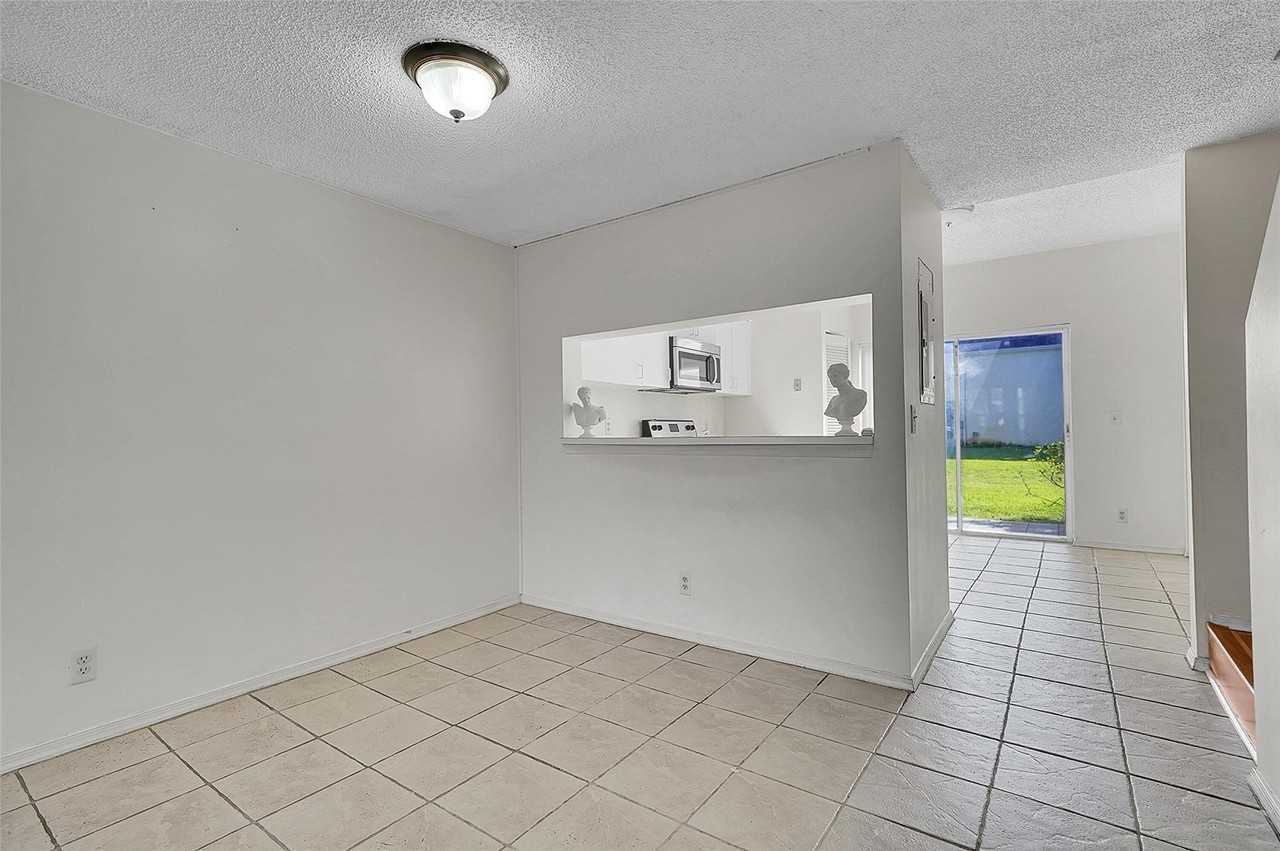 50 Truman Dr - Photo 7 of 26