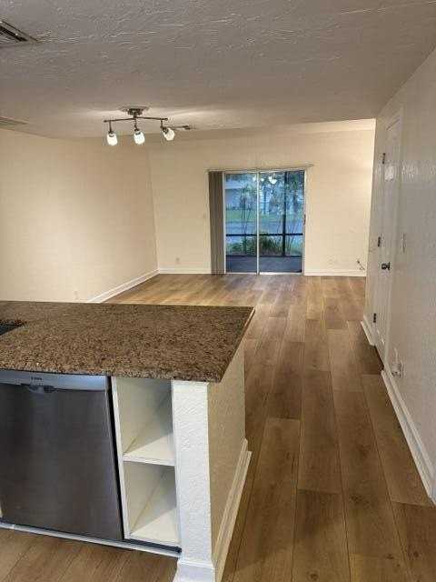 219 Sw 3rd St - Photo 5 of 15