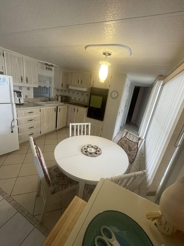 452 Nw 51st St - Photo 3 of 9