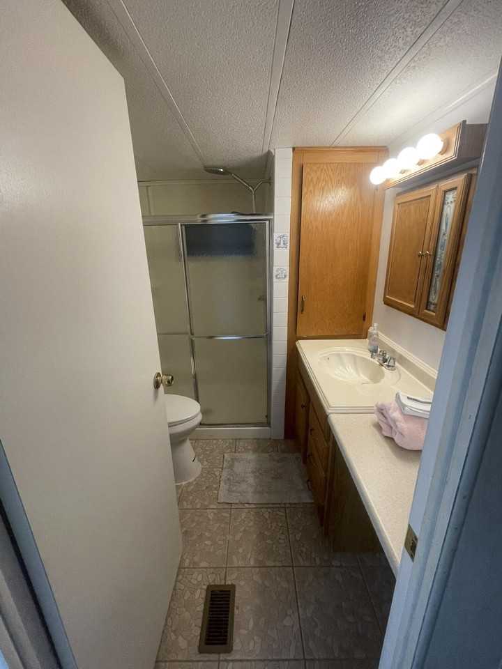 452 Nw 51st St - Photo 5 of 9