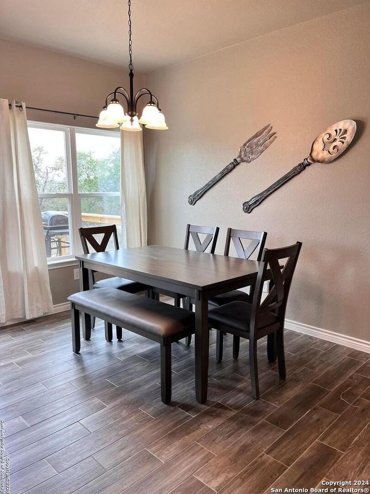 946 Cypress Dr - Photo 3 of 10