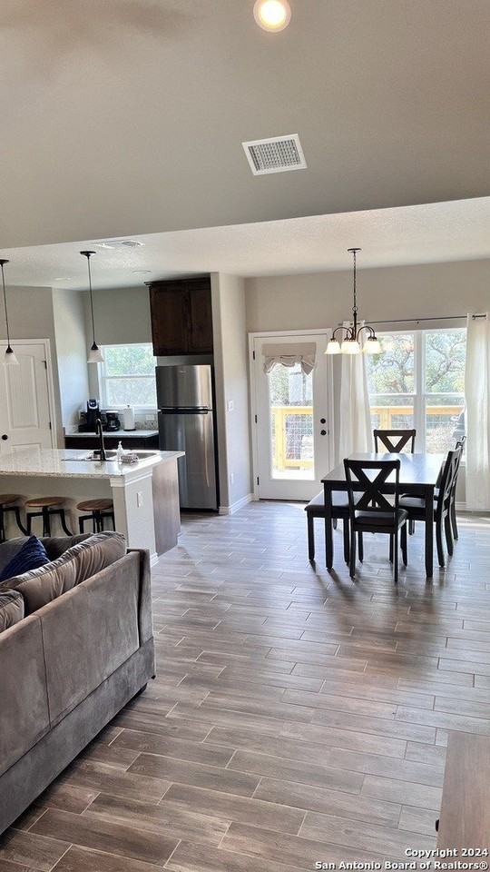 946 Cypress Dr - Photo 5 of 10