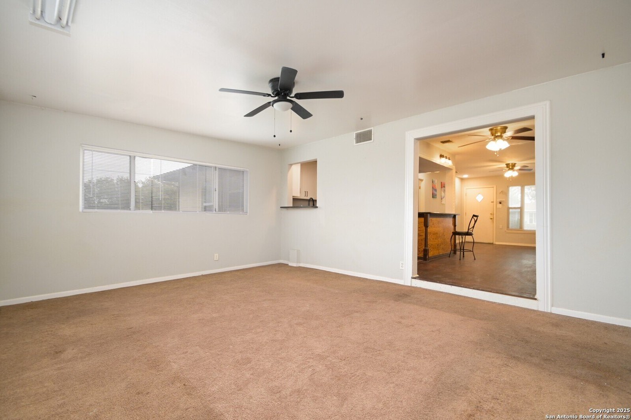 403 Pilgrim Dr - Photo 2 of 21