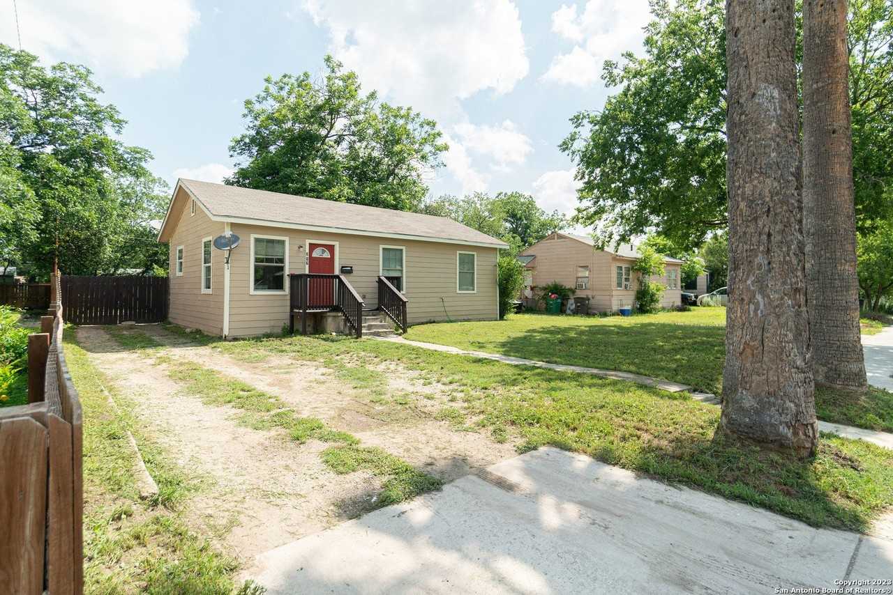 217 Elmo Ave - Photo 3 of 21