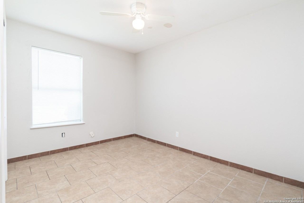 217 Elmo Ave - Photo 4 of 21