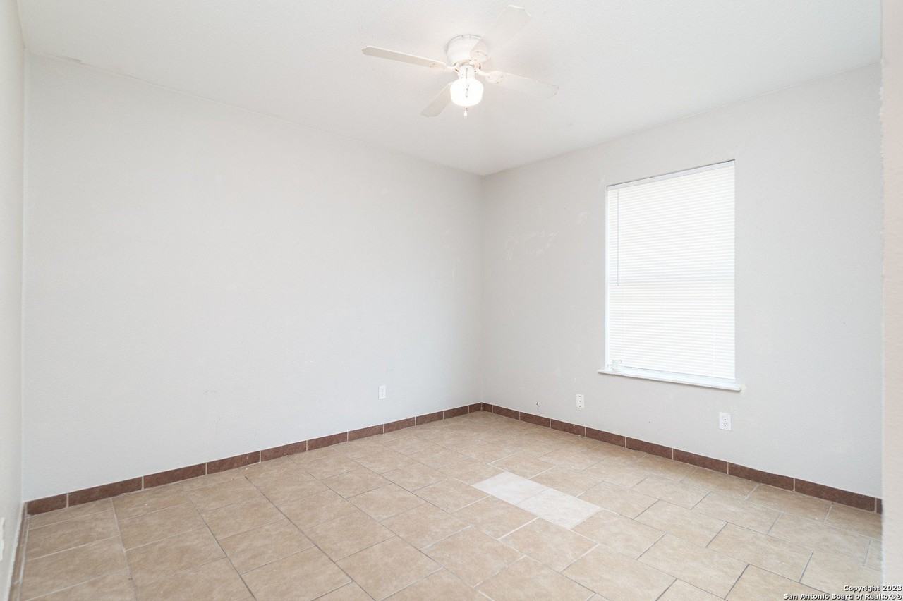 217 Elmo Ave - Photo 6 of 21