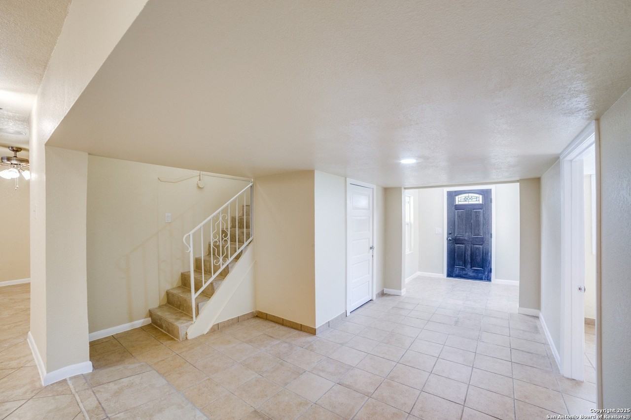 10490 White Bonnet St - Photo 4 of 12