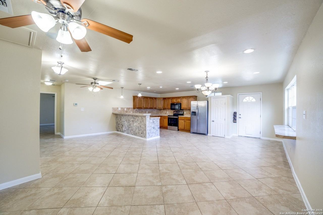 10490 White Bonnet St - Photo 5 of 12