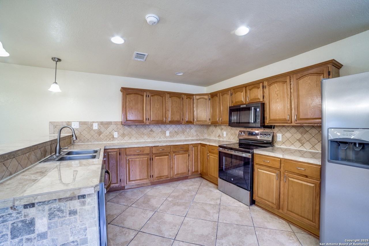 10490 White Bonnet St - Photo 6 of 12