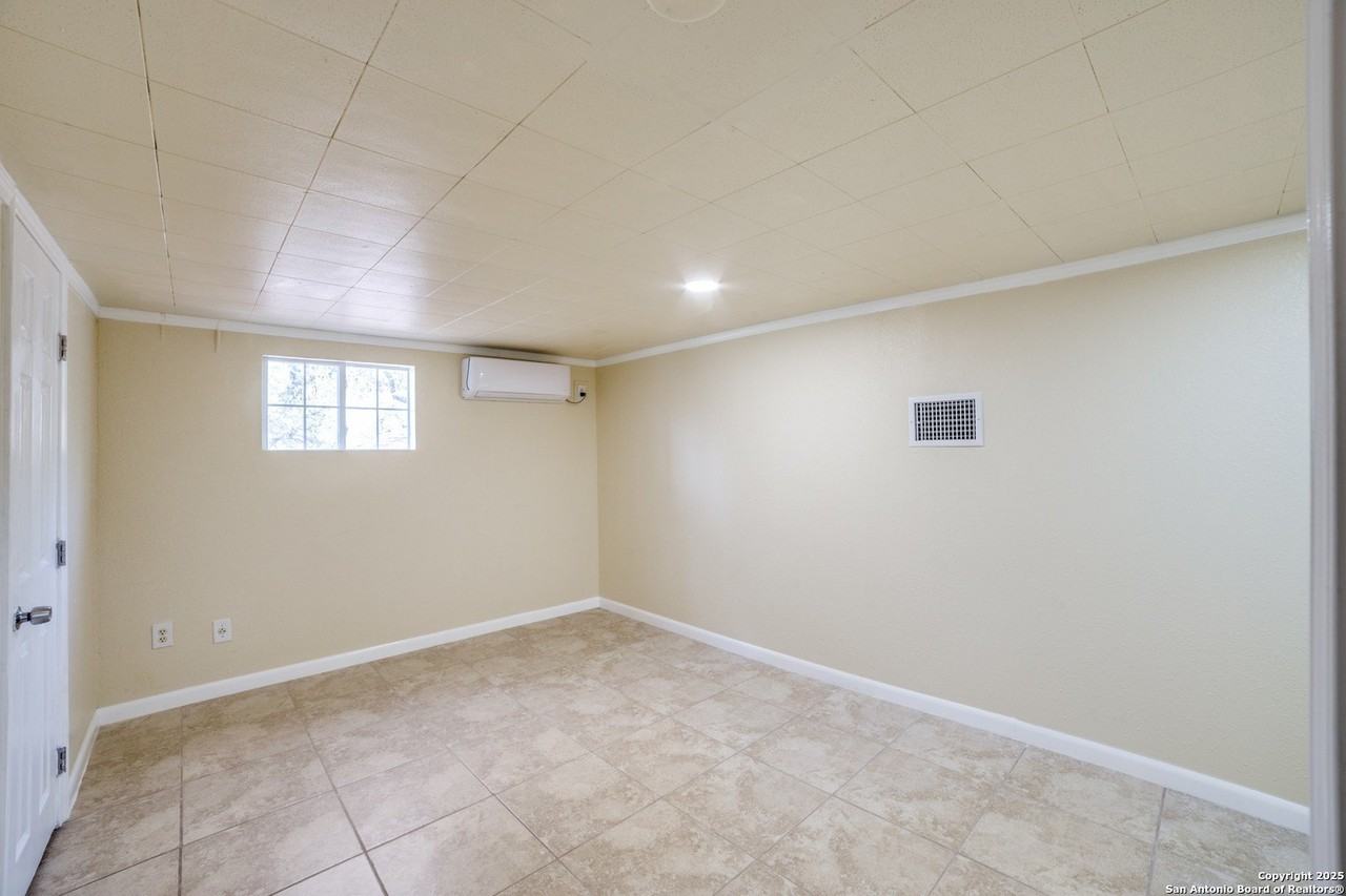 10490 White Bonnet St - Photo 7 of 12
